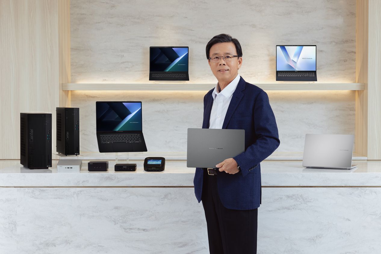 ASUS Co-CEO Samson Hu introduces the hero products.